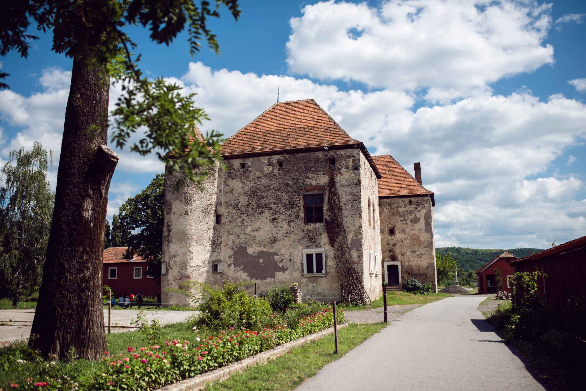 Sankt Miklós: ein Schloss entschied zu leben