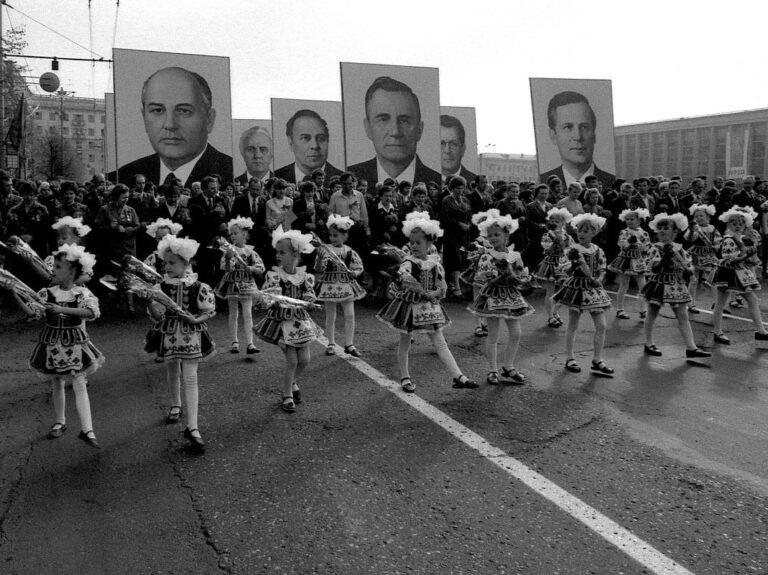 Парад 1 травня 1986 у Мінську.