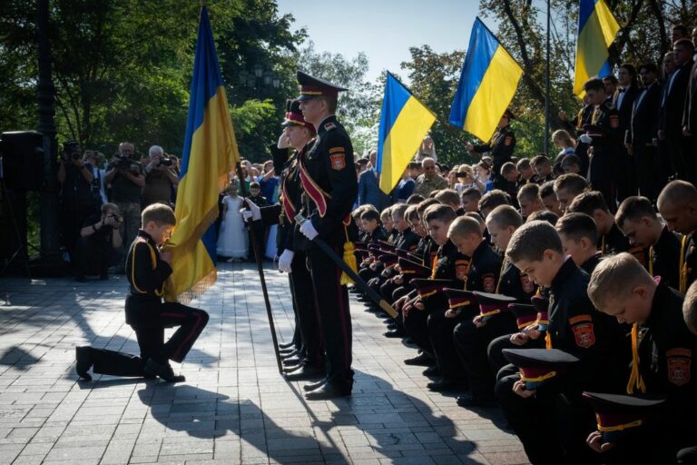 Церемонія вручення ювілейних погонів школярам-кадетам. Фото: Efrem Lukatsky