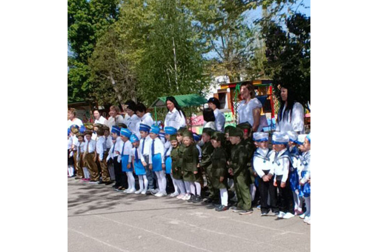 Святковий парад «Цей День перемоги» в дитсадку № 3 (Генічеськ, травень 2023 року). Фото з відкритих джерел.