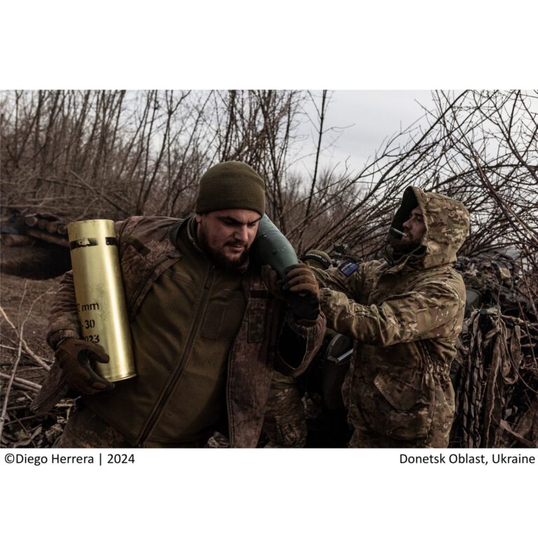 Українські артилеристи на бахмутському напрямку. Фото: Diego Herrera для Anadolu Images