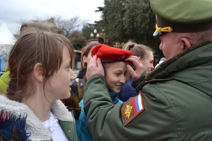 Recruitment of children to the “Yunarmiya”. Photo: Russian propaganda media.
