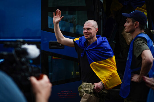 Як рідні зустрічають полонених вдома. Фотоісторія