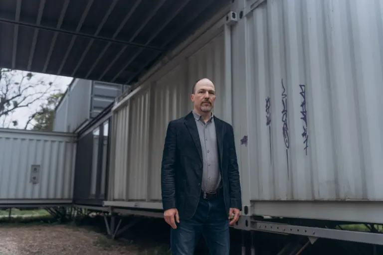 Петро Яценко, автор книжки «Кому вони потрібні?» про російських військовополонених. Фото: Софія Соляр.