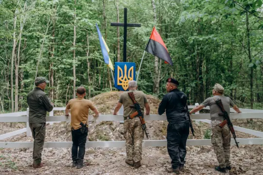 Спіть, хлопці, спіть. Хто насипає кургани на Поліссі?
