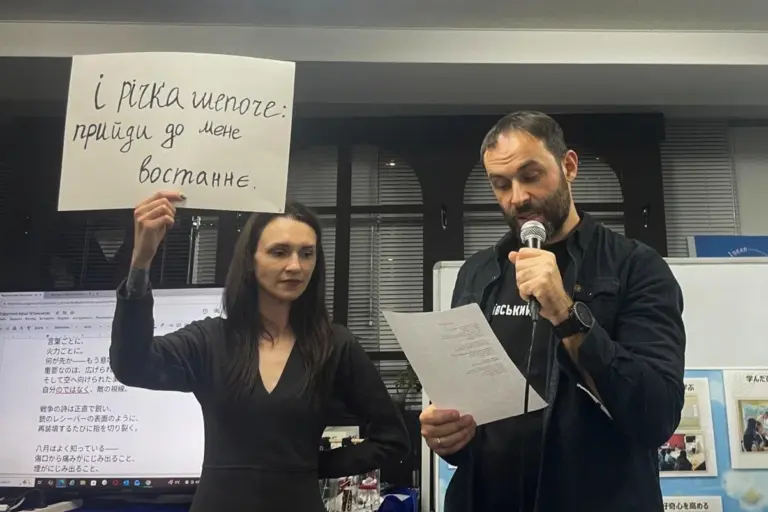 東京で開催された「ウクライナからの声」におけるオレーナ・ヘラシミュクとパウロ・マトゥーシャによるパフォーマンス”Echoes / Відлуння” 写真：イベントのオーガナイザーから提供されたもの